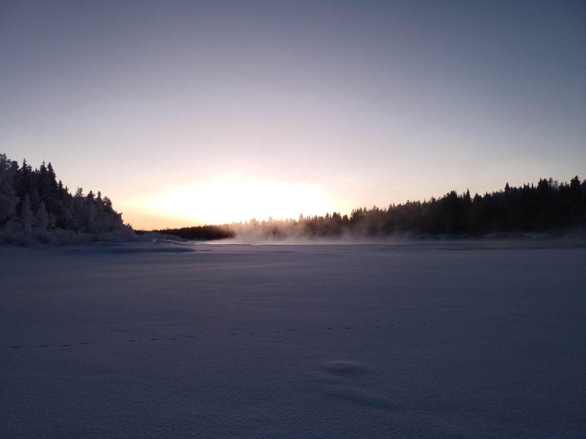 Winter am Ounasjoki in Finnland